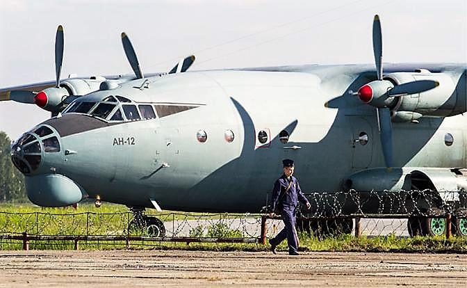 Легендарный транспортник Ан-12 собирается на покой, а замены ему нет