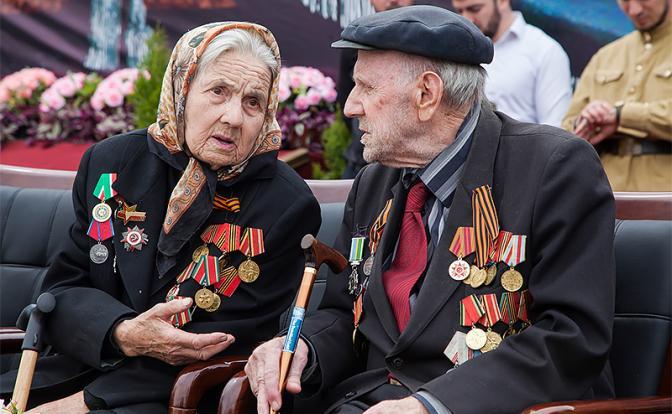 Подачка победителям: На пенсии ветеранам ВОВ выделено меньше депутатской взятки