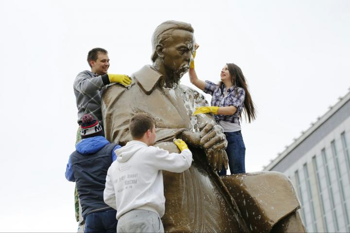 С Днем Радио!